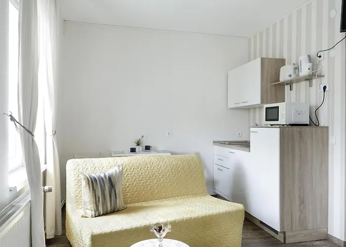 Landgasthof Deutsches Haus アパートホテル 3*